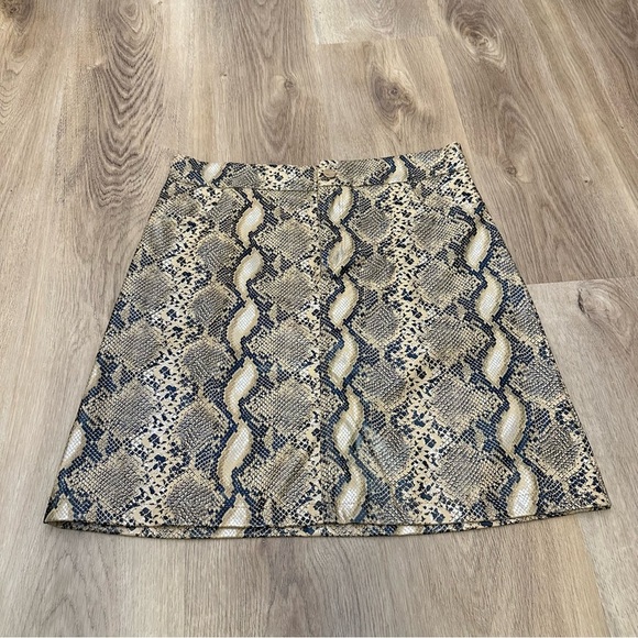 Runway Paris Snakeprint Faux Leather Miniskirt size L - Picture 1 of 5